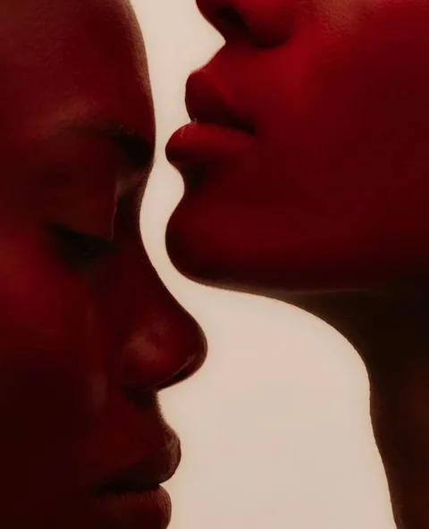 Sauna ritual sensory scene: heat, sound and scent